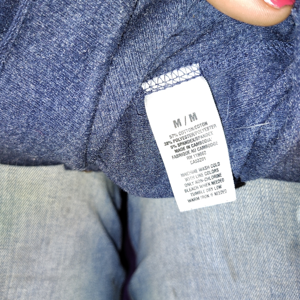 Aeropostale Size Medium and navy blue